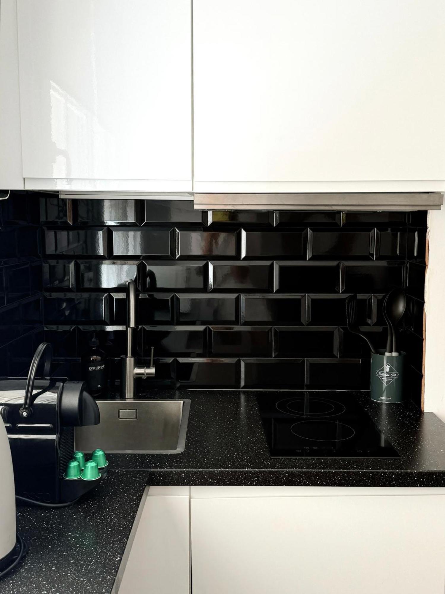 Stylish City Centre Studio - Grand Central House Гибралтар Екстериор снимка