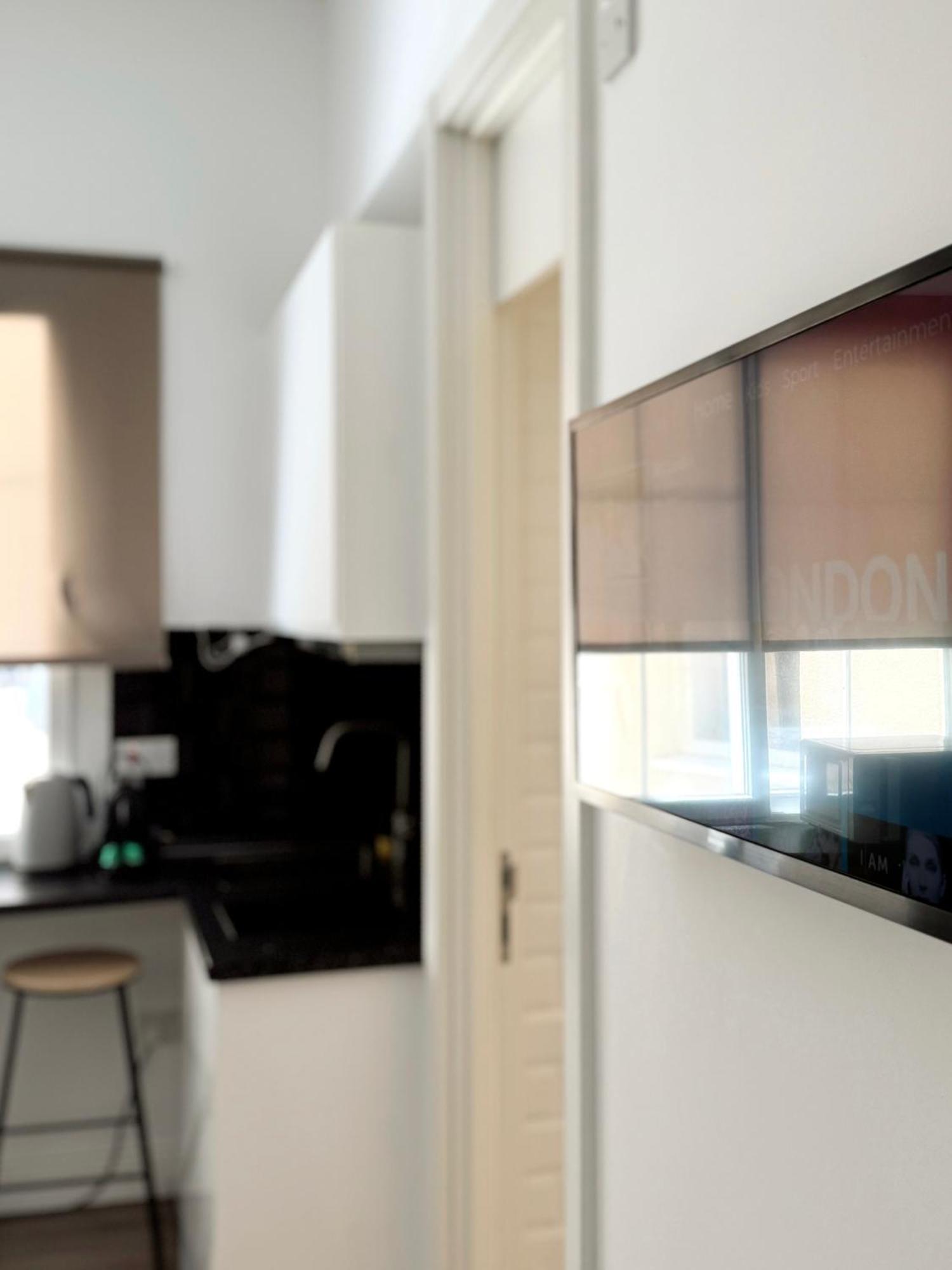 Stylish City Centre Studio - Grand Central House Гибралтар Екстериор снимка