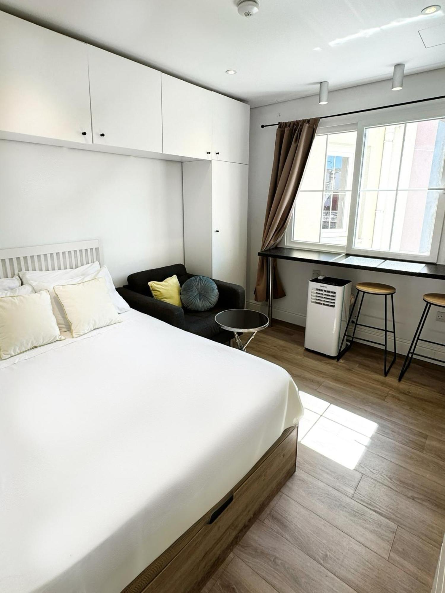 Stylish City Centre Studio - Grand Central House Гибралтар Екстериор снимка