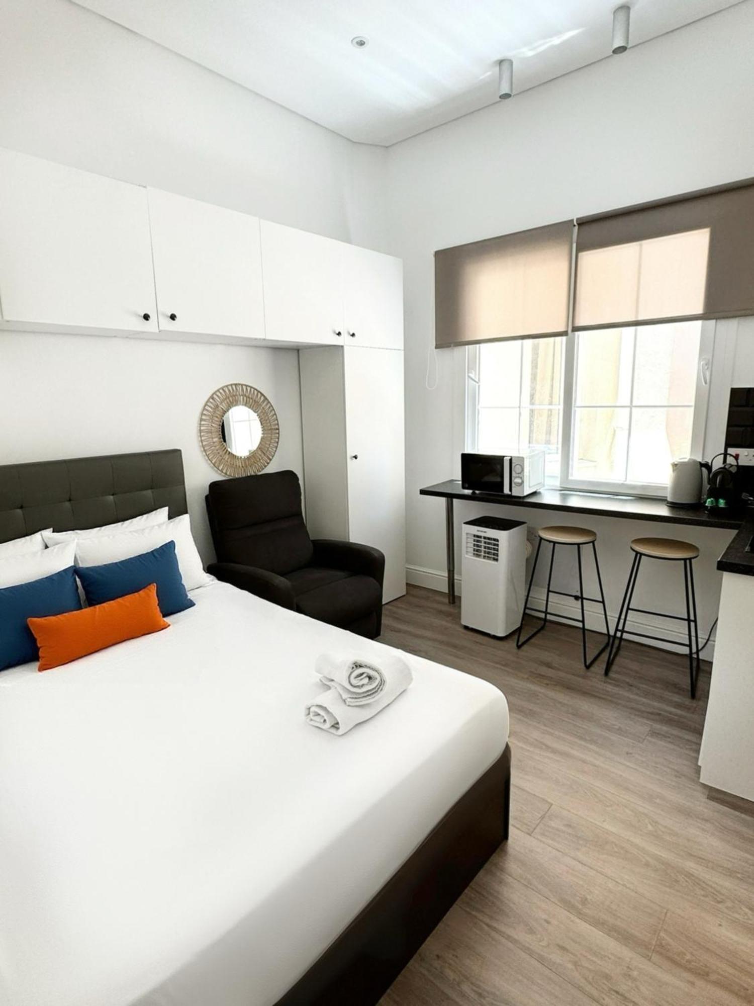 Stylish City Centre Studio - Grand Central House Гибралтар Екстериор снимка