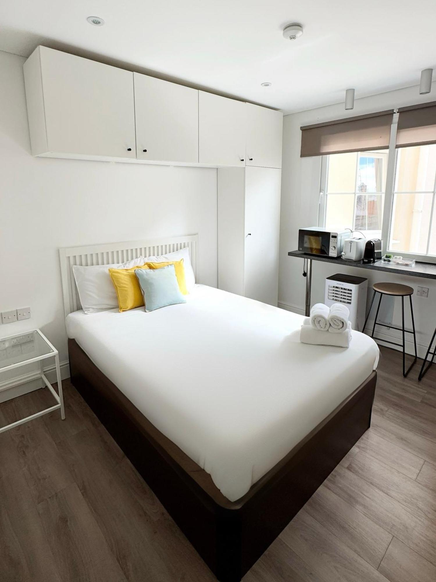 Stylish City Centre Studio - Grand Central House Гибралтар Екстериор снимка