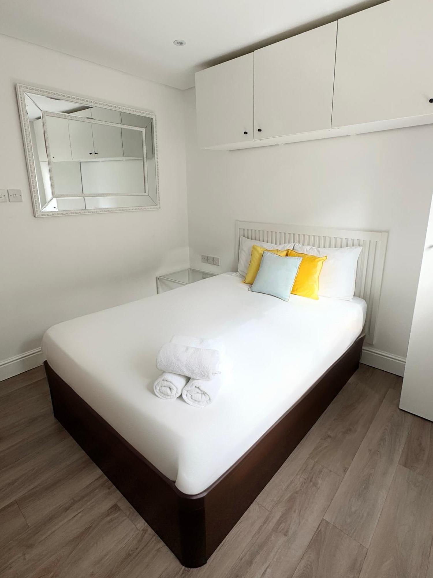 Stylish City Centre Studio - Grand Central House Гибралтар Екстериор снимка